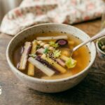 Bouillon Clarifié aux Légumes Anciens & Miso Blanc